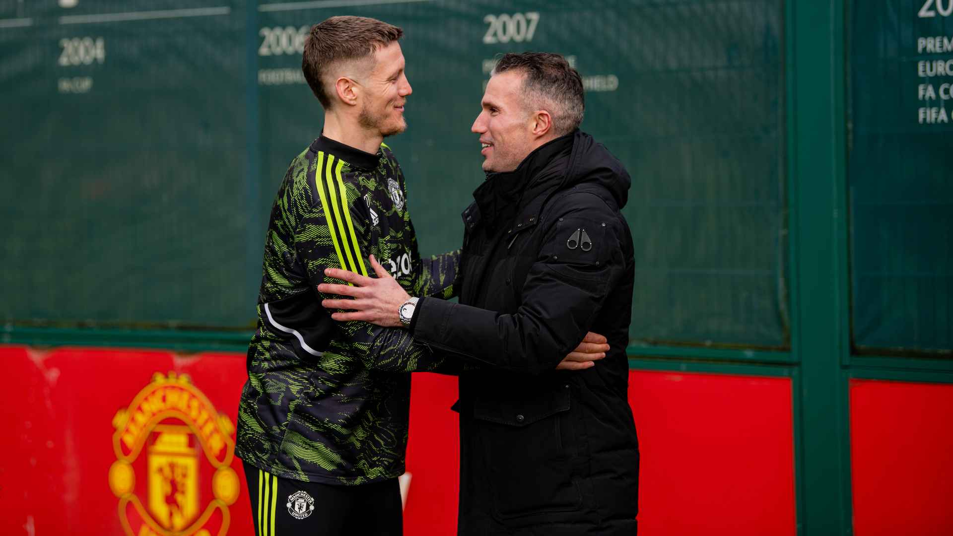 Serene Robin Van Persie Watches Son Shaqueel Get Stretchered Off: 'heartbreaking' Capture for Mobile Serene Robin Van Persie Watches Son Shaqueel Get Stretchered Off: 'heartbreaking' Capture for Mobile