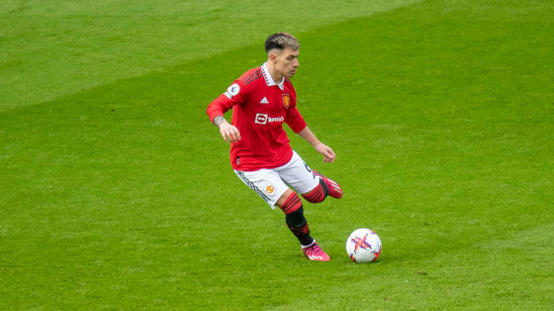 Lisandro Martinez nutmeg and dribble v Southampton Manchester United