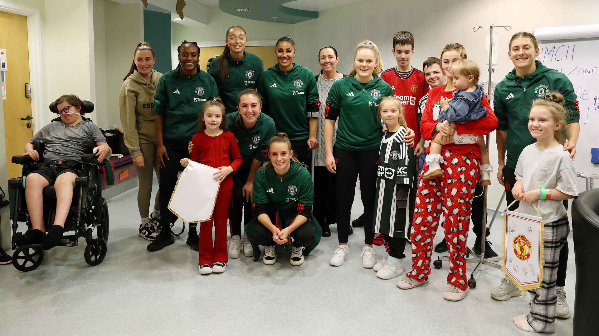 Man Utd Women players visit Royal Manchester Children's Hospital before ...