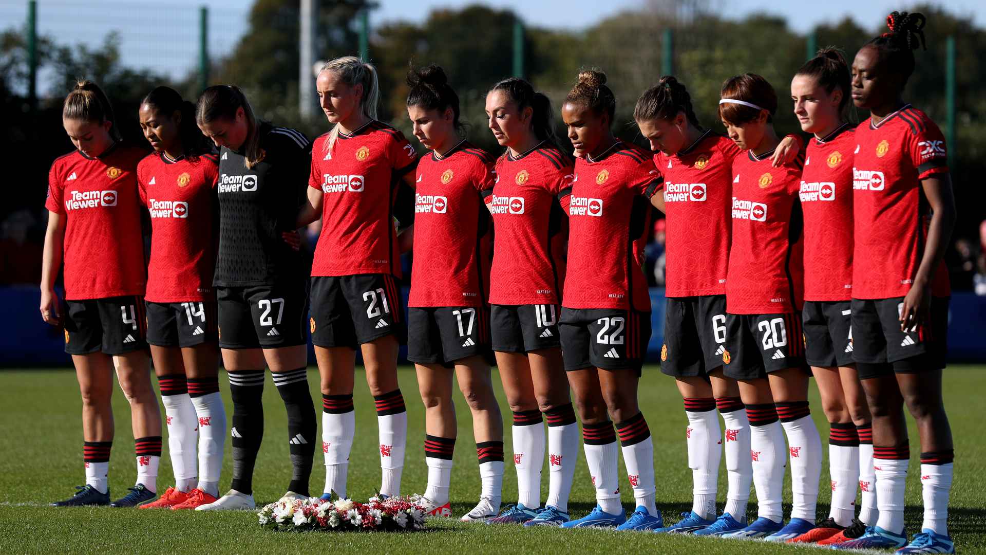 Man Utd Women Pay Respects To Sir Bobby Charlton Ahead Of Everton WSL ...