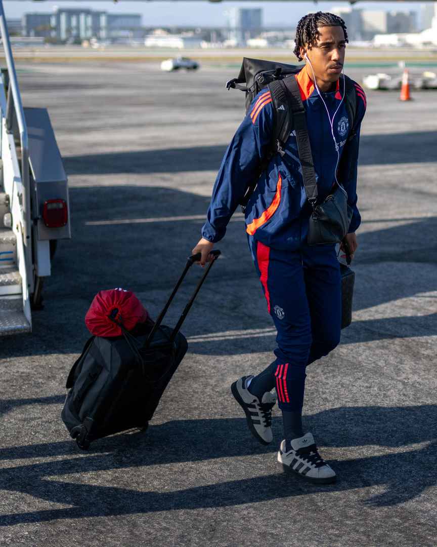Man utd suitcase clearance
