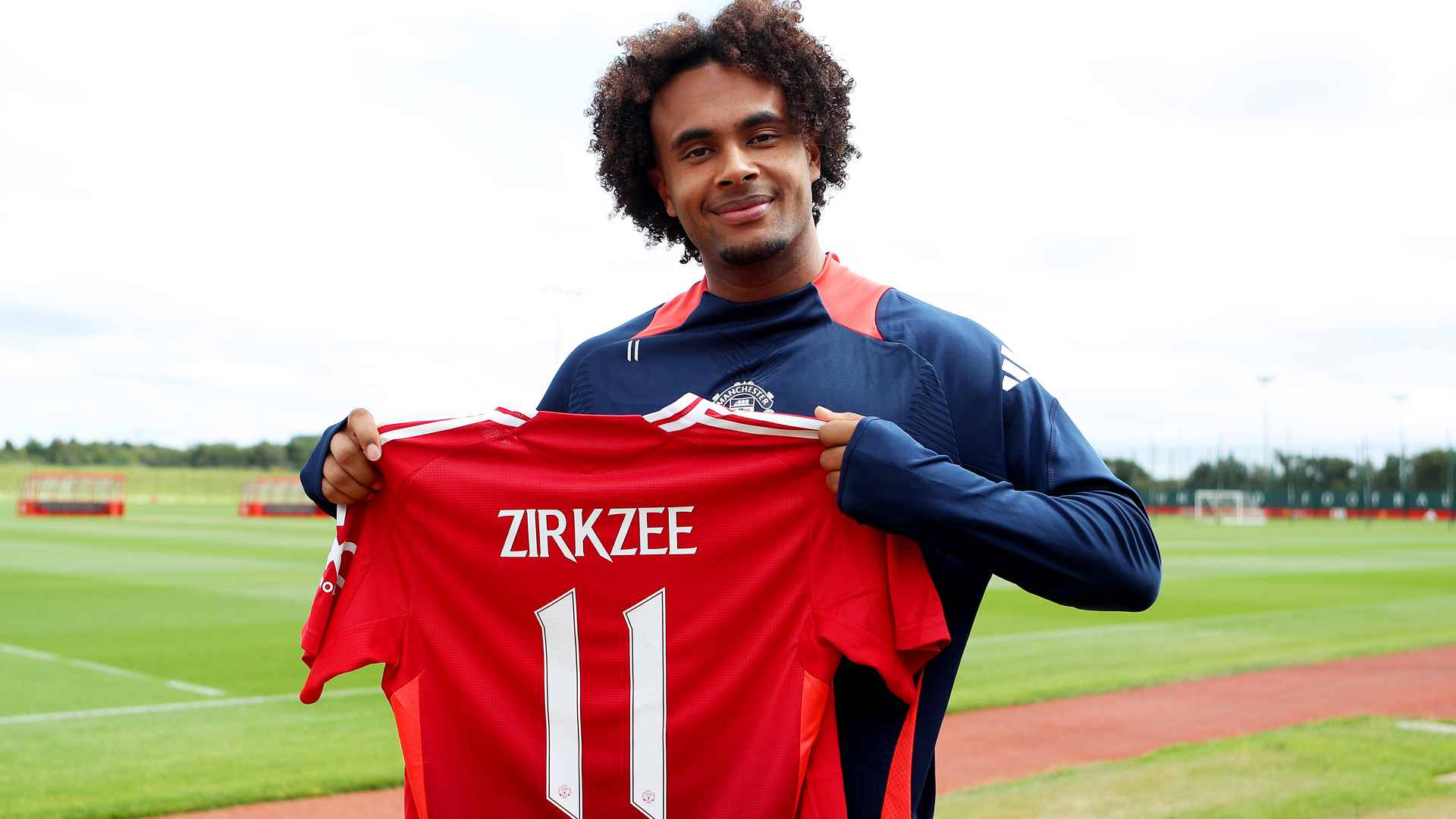 Gallery Joshua Zirkzee in Man Utd number 11 shirt