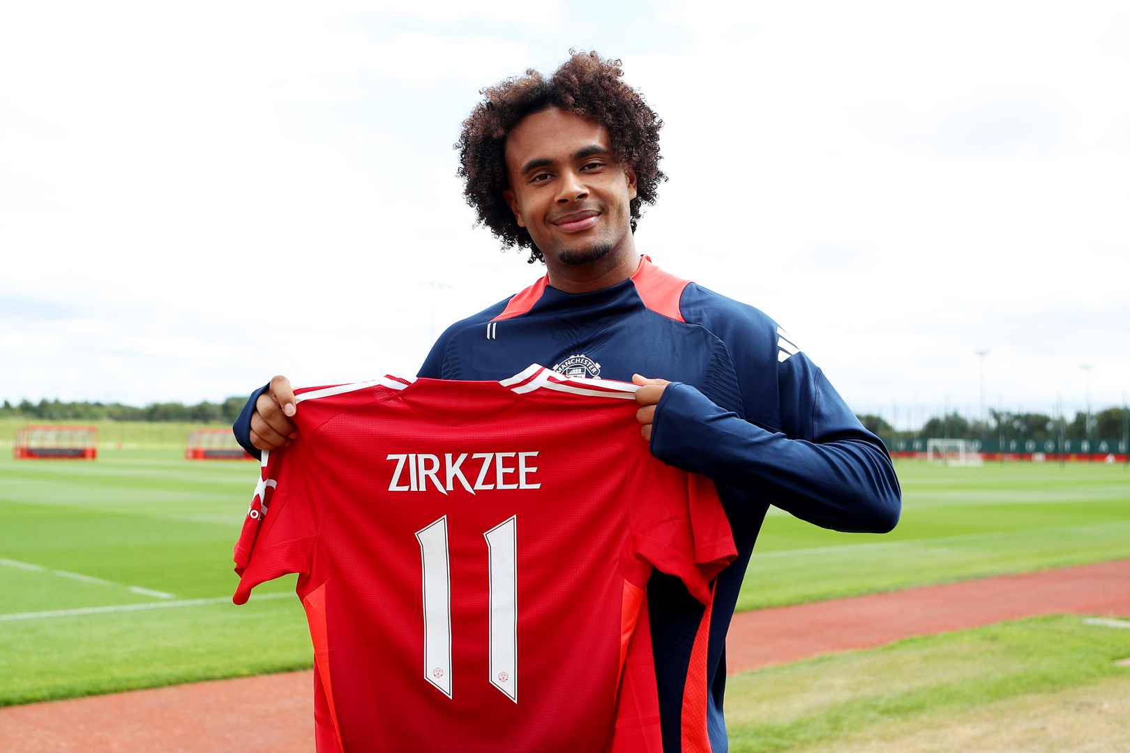 Gallery Joshua Zirkzee in Man Utd number 11 shirt | Manchester United
