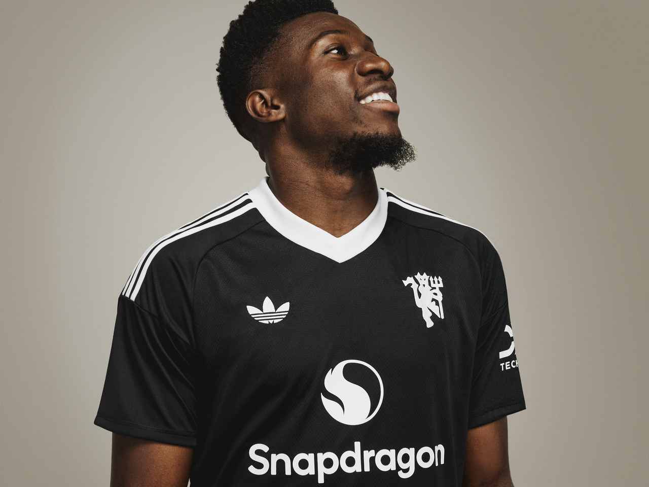 Sign up for updates on Man Utd s black goalkeeper kit for 2024 25 Manchester United