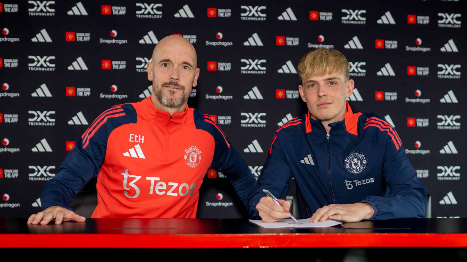 Collyer signe un nouveau contrat | Manchester United - Site Officiel