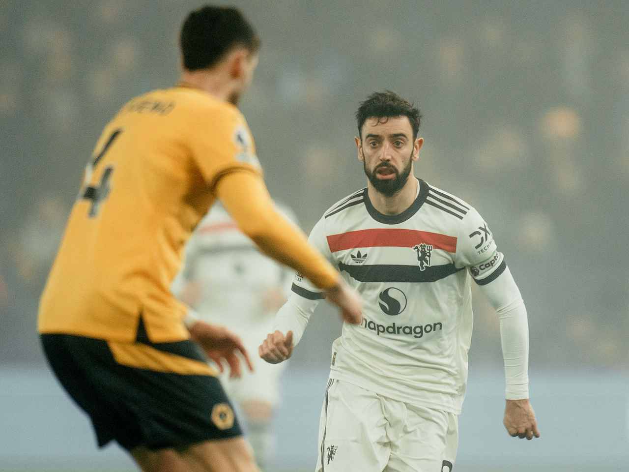 Wolves Triumph 2-0 Over Manchester United Cunhas Corner Stunner and Late Strike Seal Victory
