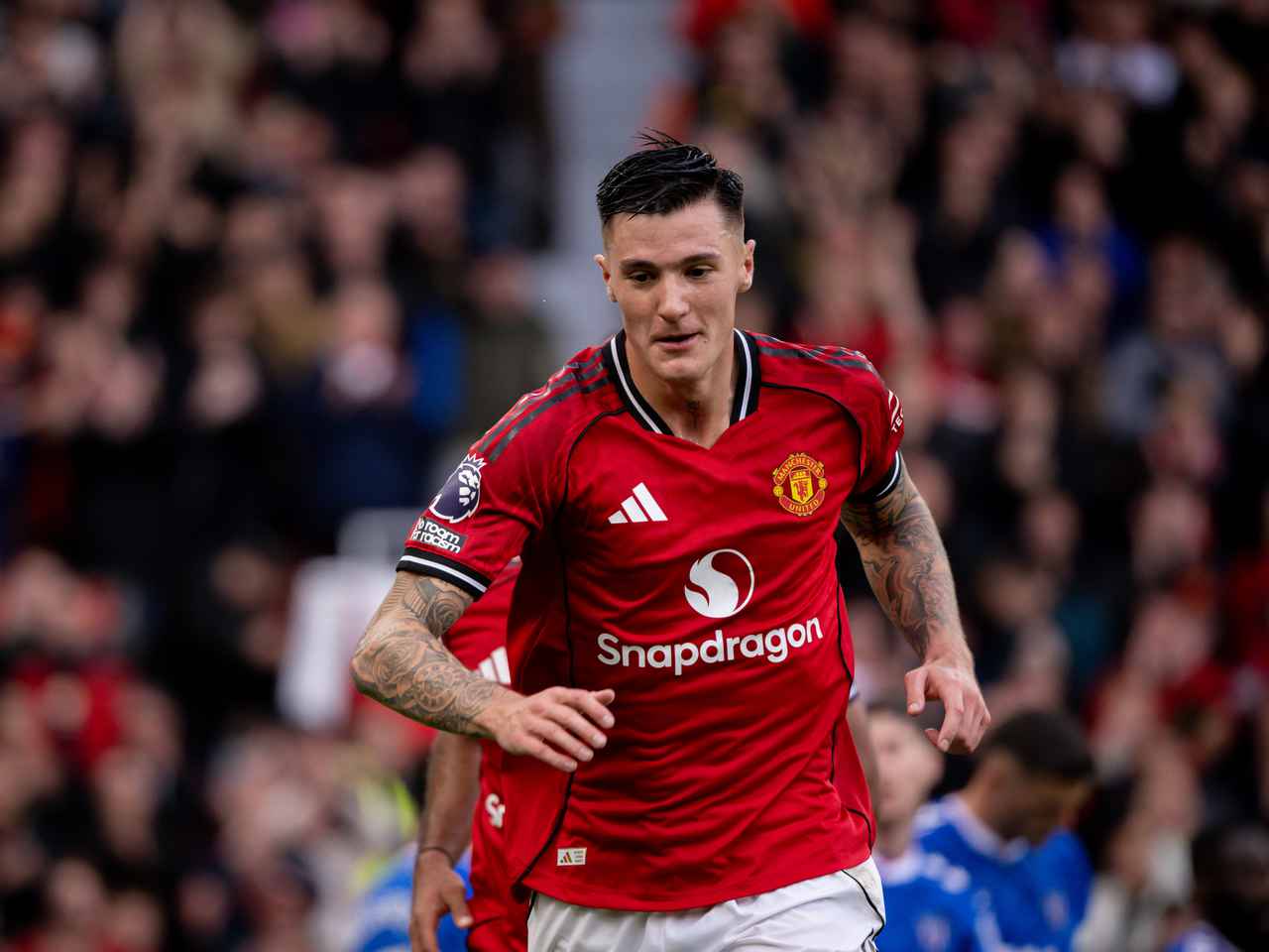 Benjamin Sesko seeks fan who celebrated first Old Trafford goal on Saturday  | Manchester United