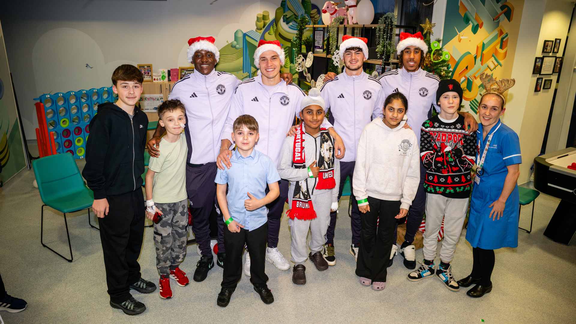 United's players visit local hospitals