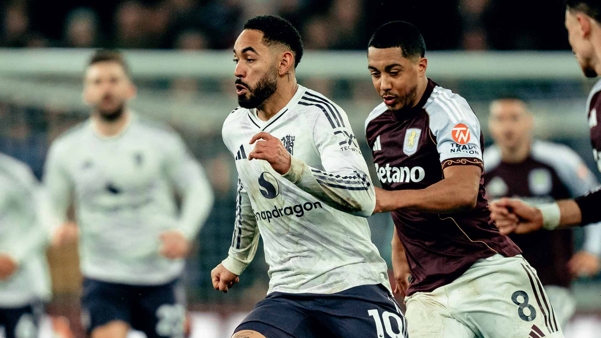 Aston Villa Edges Manchester United 2-1 to Extend Winning Streak