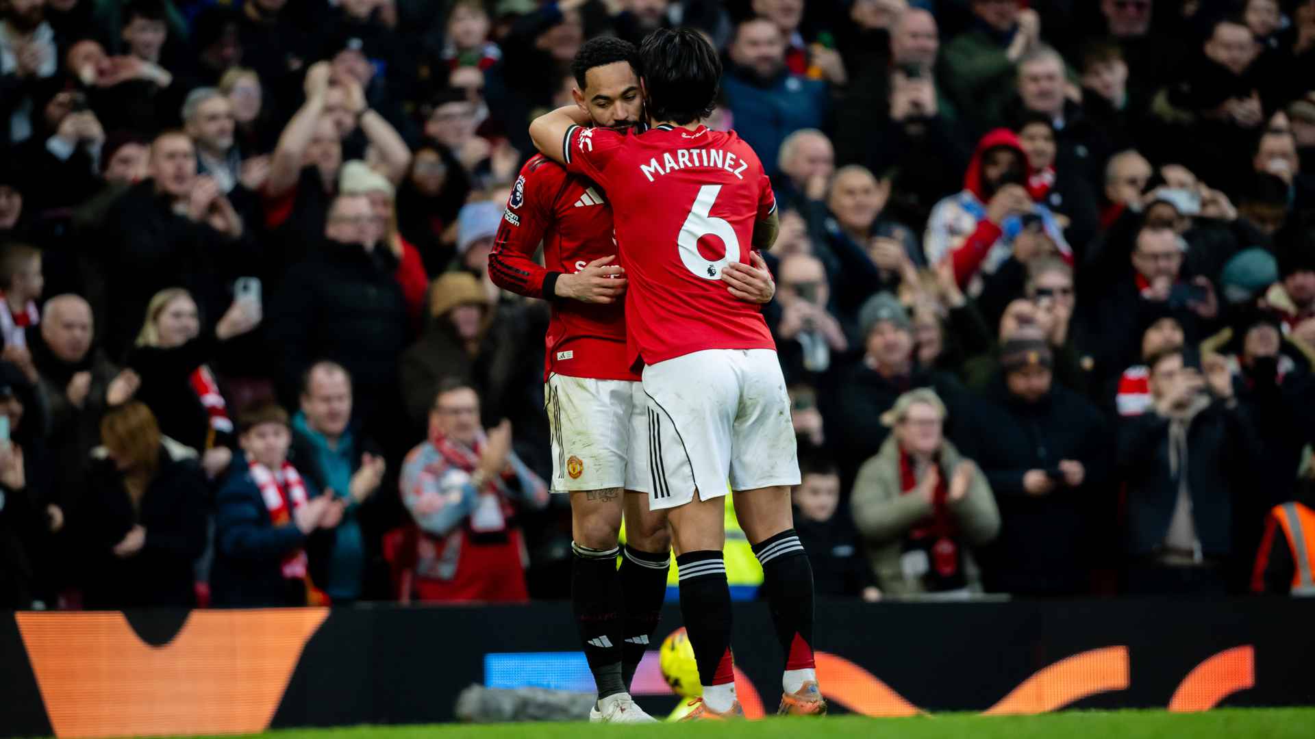 Man Utd three wins on spin as Reds progress clear