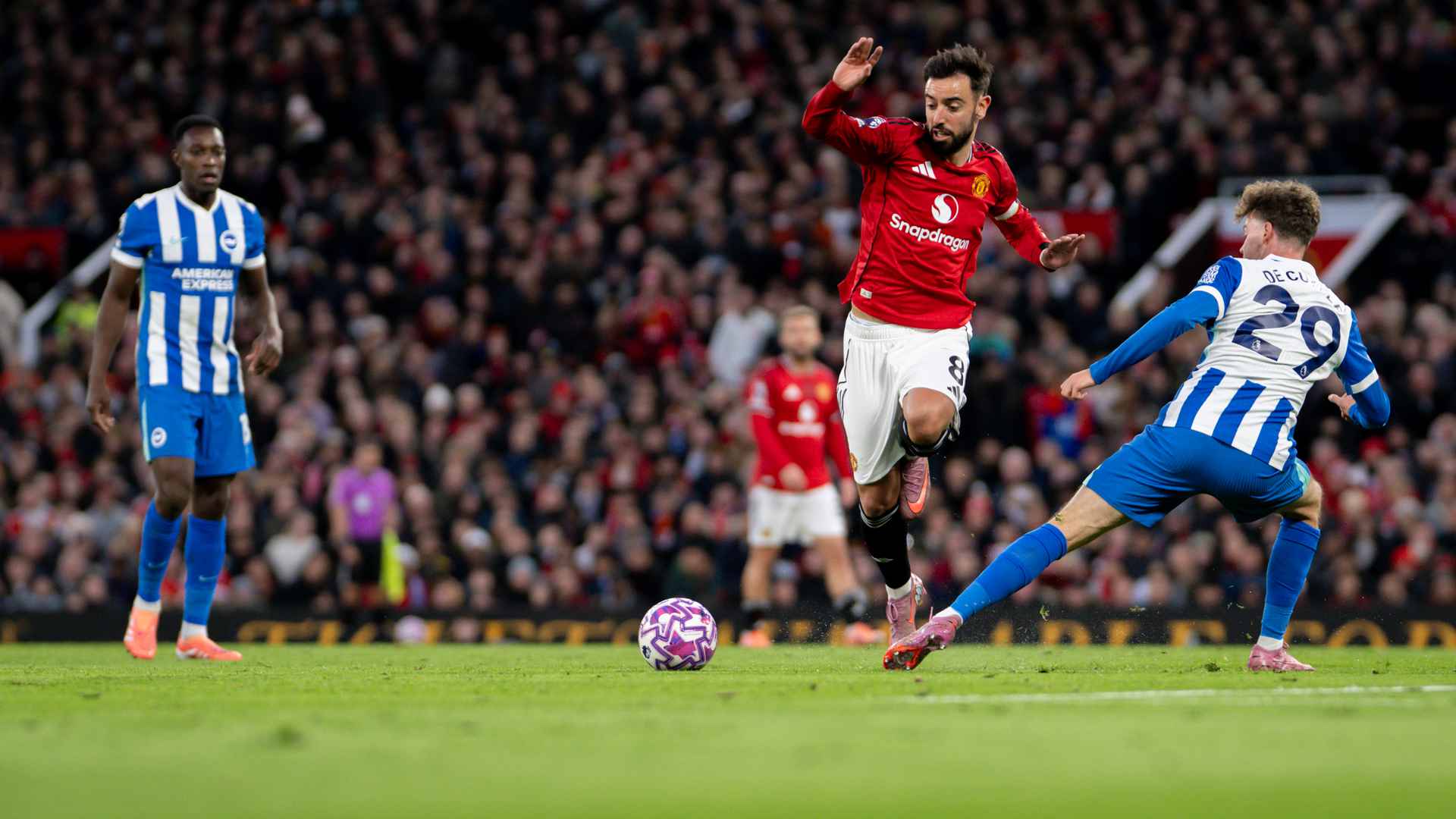 Manchester United's captain Bruno Fernandes