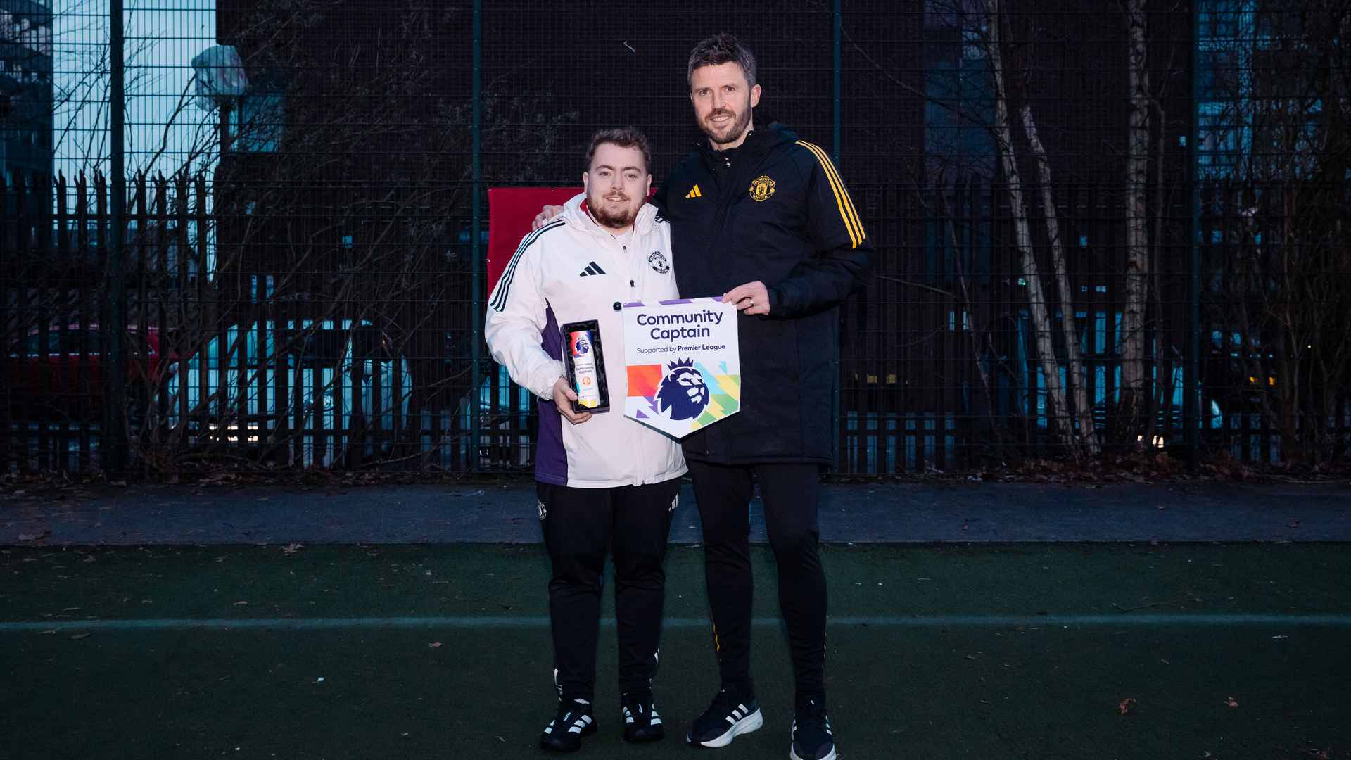 Carrick presents Premier League Community Captain award