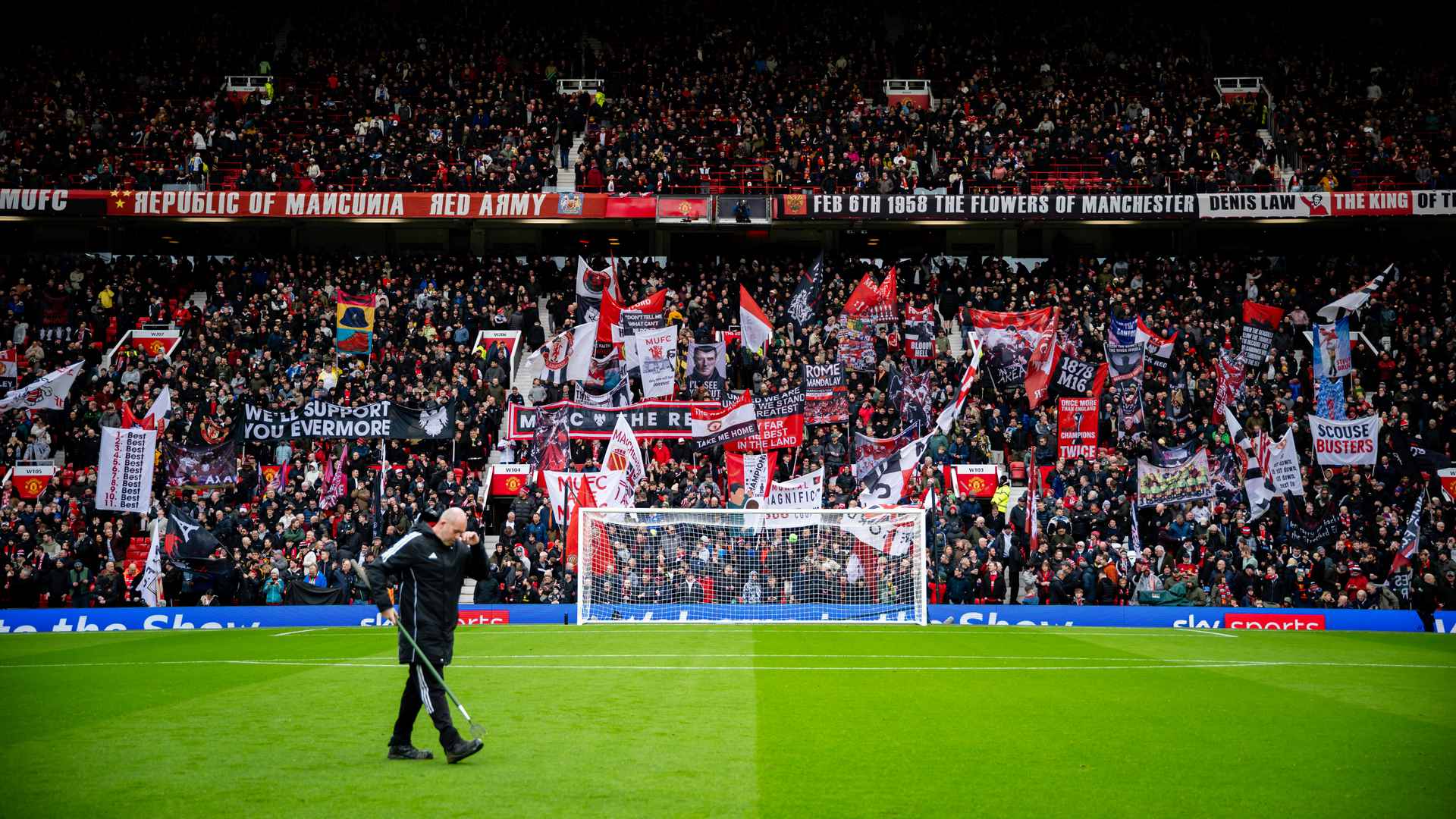 Don't miss the Stretford End ahead of kick-off!