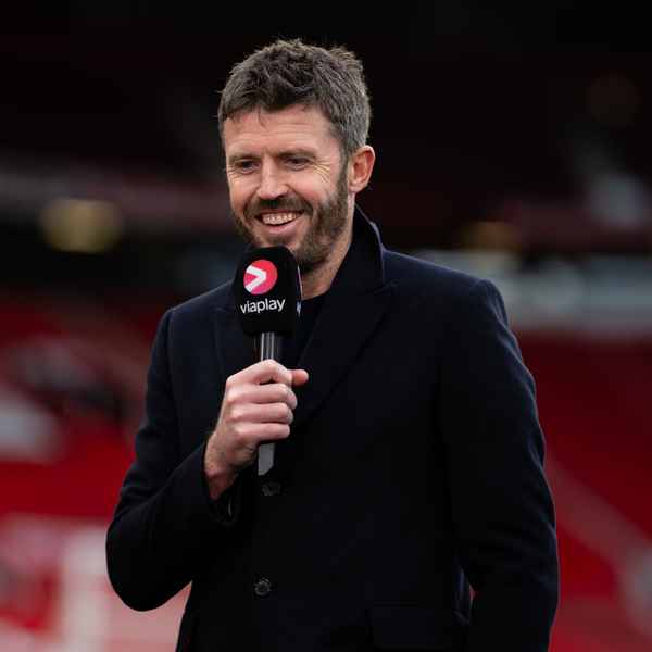 Carrick names team for Leeds encounter