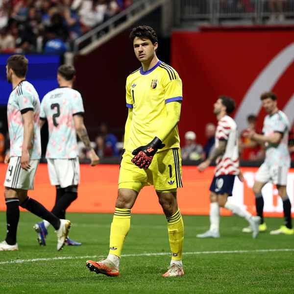 International Reds: Senne starts