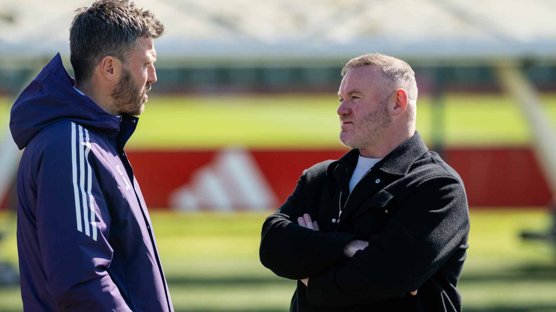 Rooney visits Carrick's Reds at Carrington