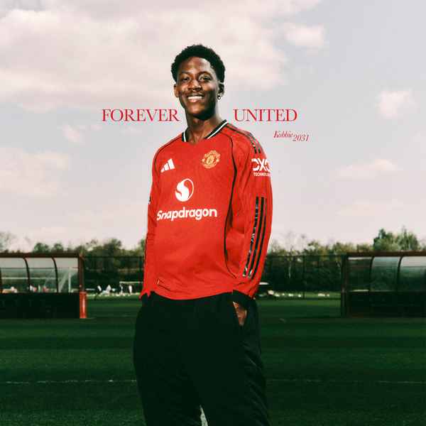 Mainoo signs new contract