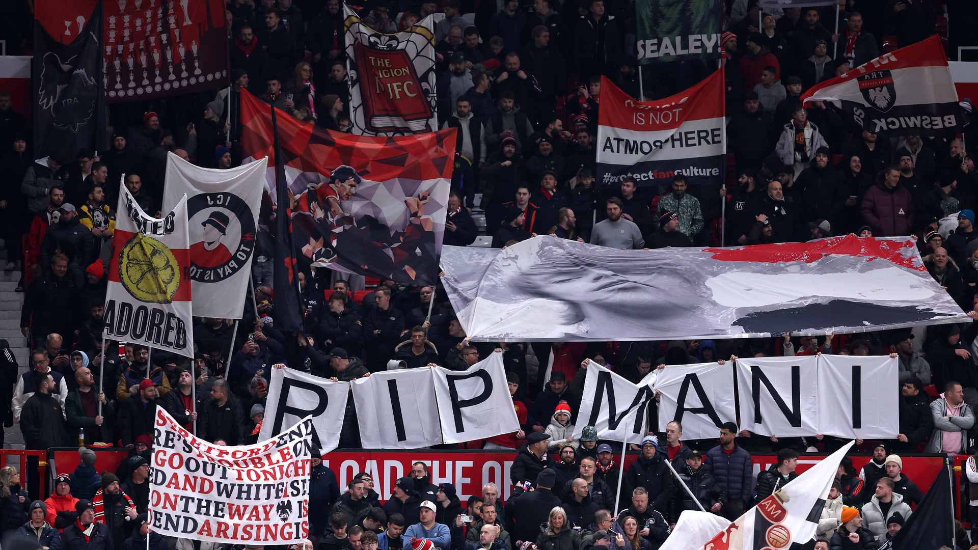 Old Trafford pays tributes