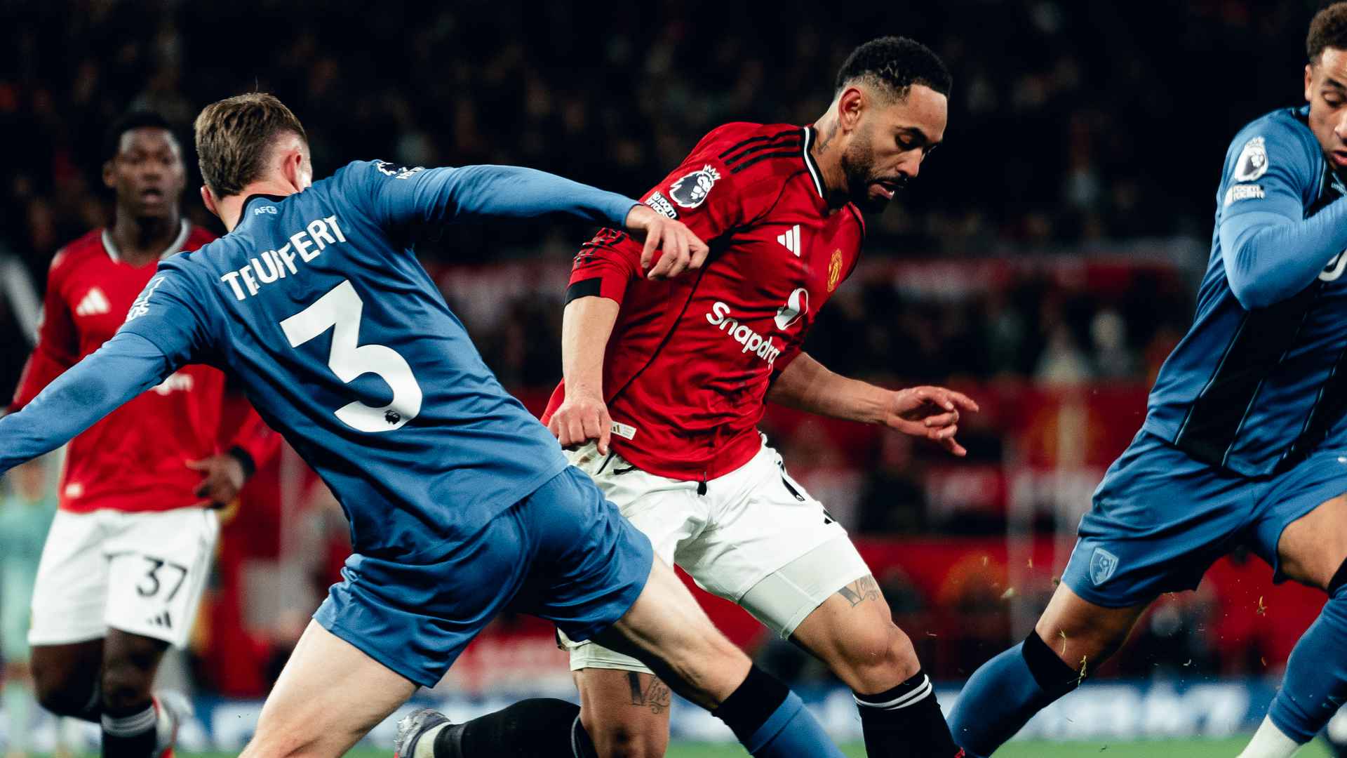 United aiming to sign off in style