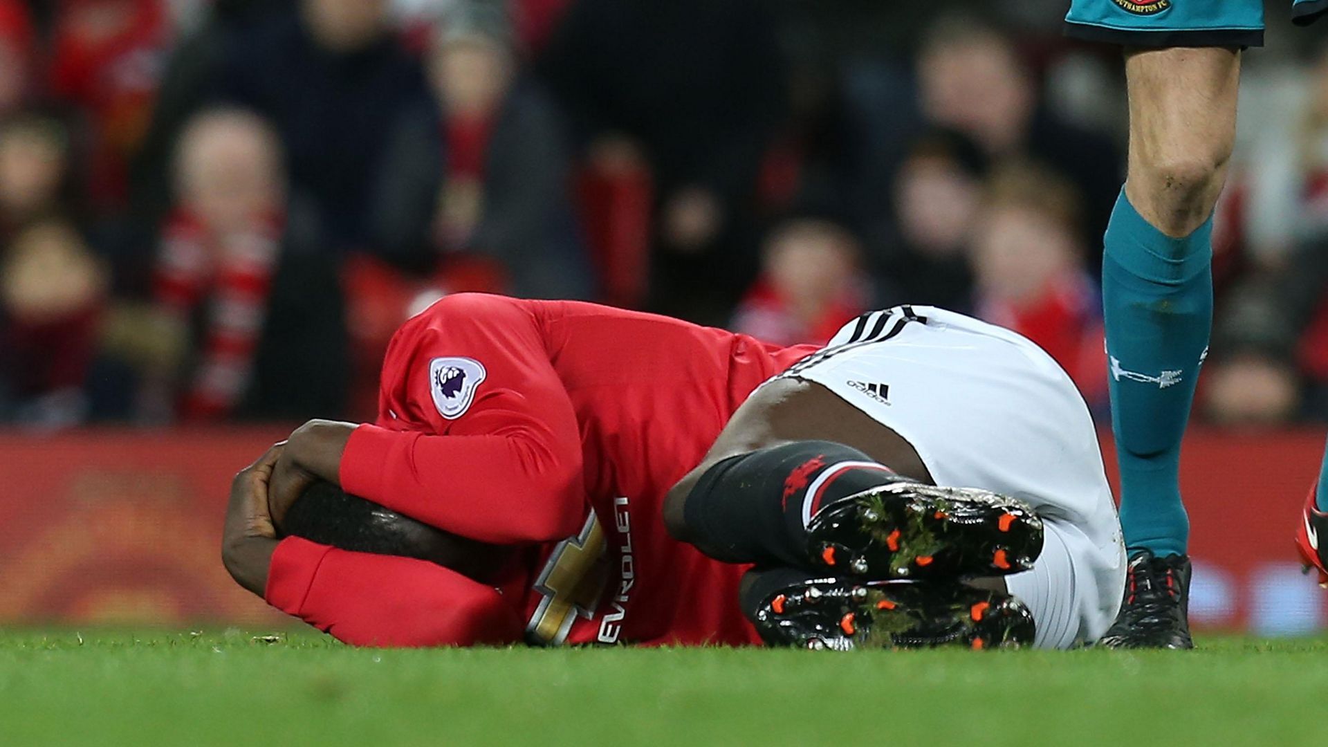Romelu Lukaku suffers head injury against Southampton | Manchester United